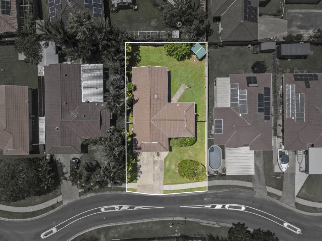 11 Robert South Dr, Crestmead, QLD 4132