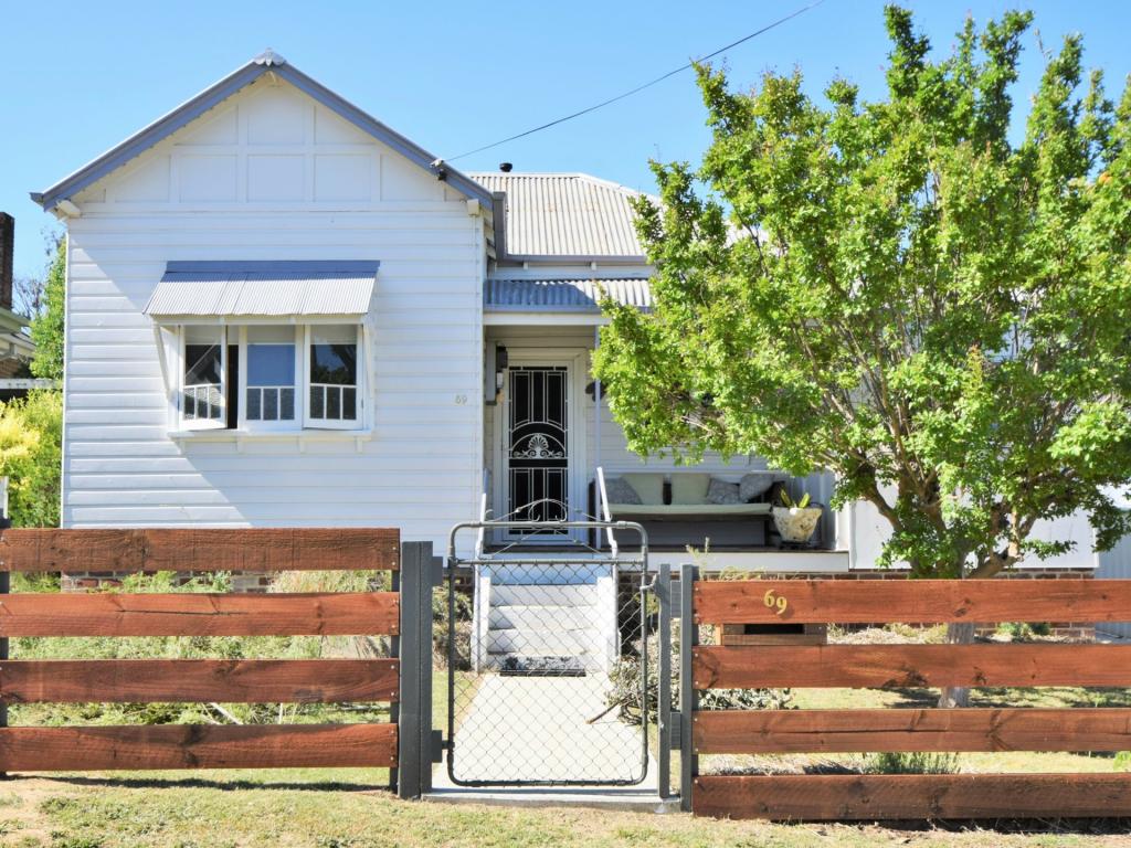 69 Brock St, Young, NSW 2594