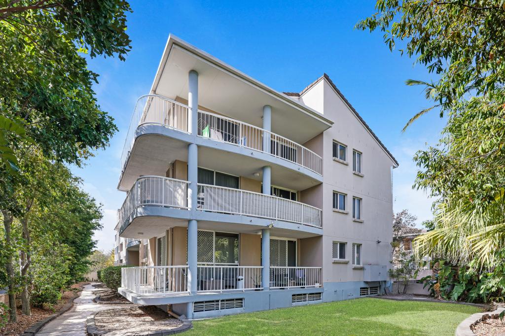 3/111 FRANK ST, LABRADOR, QLD 4215