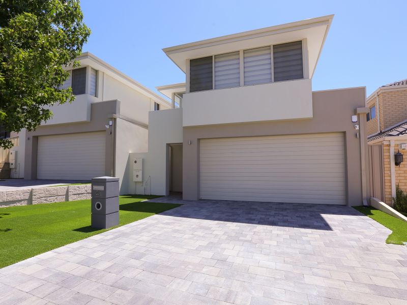 4a Peterborough Cir, North Lake, WA 6163