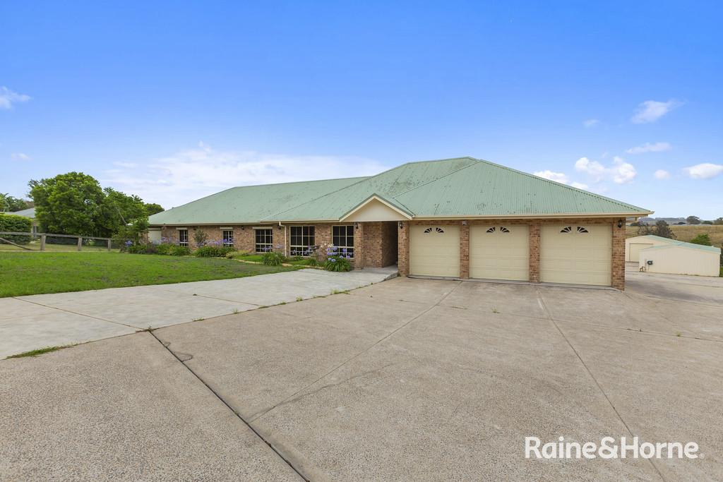 29 BLUE GUM DR, ABERGLASSLYN, NSW 2320