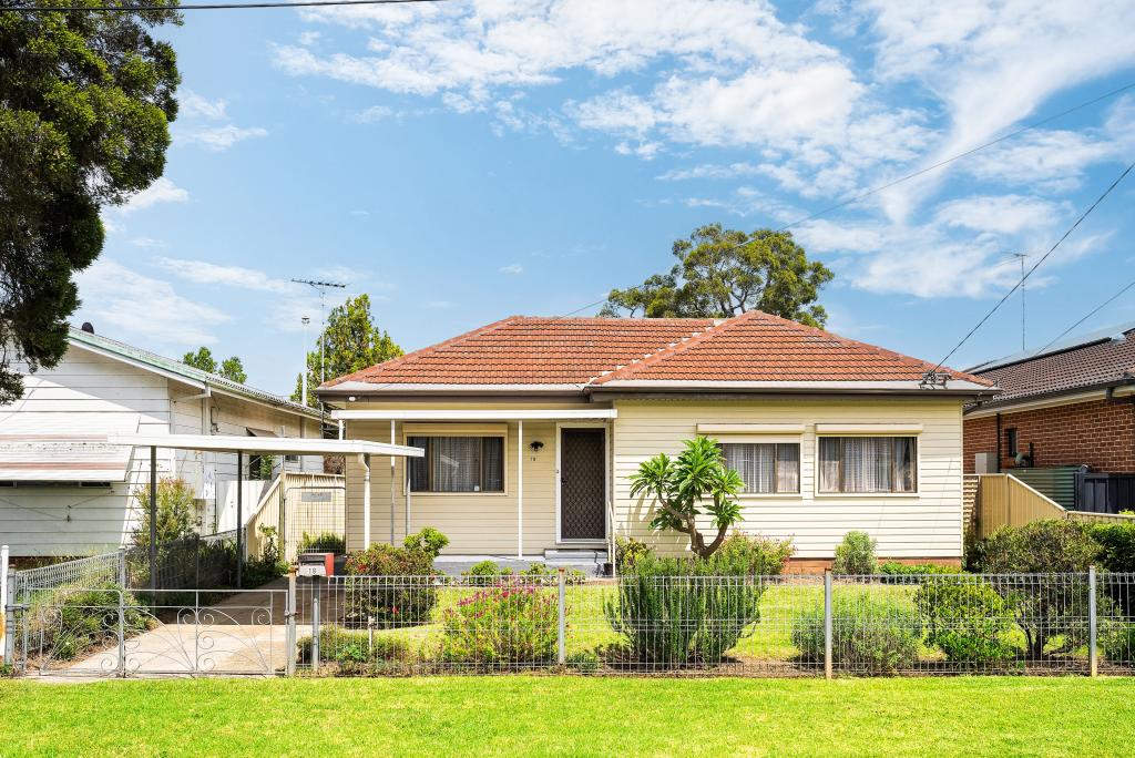 18 Clarence St, Canley Heights, NSW 2166