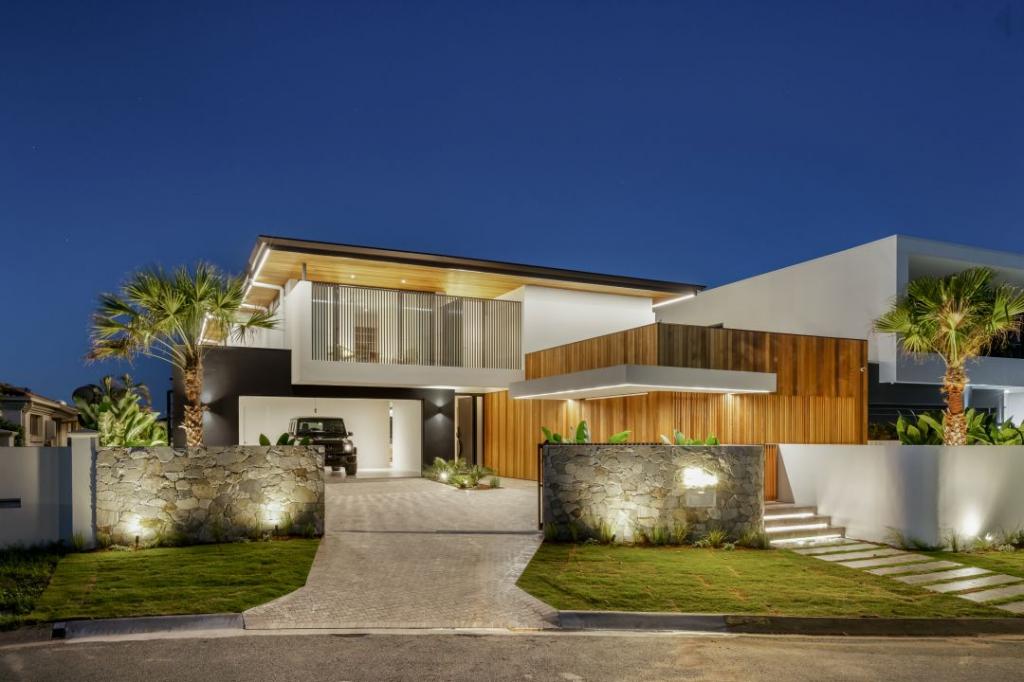 29 Namatjira Ct, Broadbeach Waters, QLD 4218