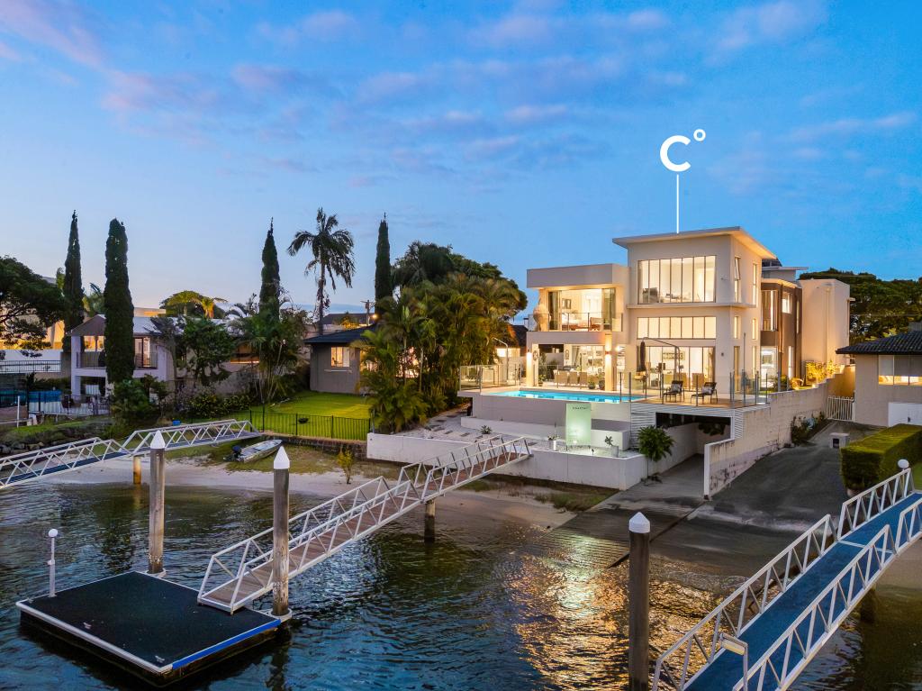 8 BINDA PL, BUNDALL, QLD 4217