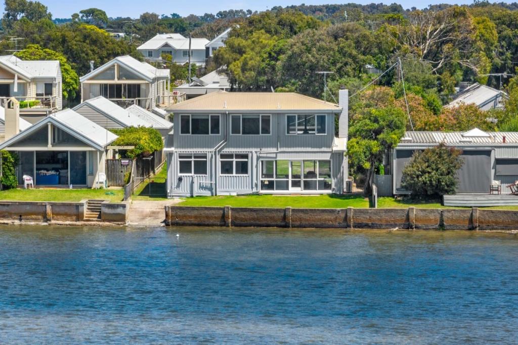 26 RIVERSIDE TCE, BARWON HEADS, VIC 3227