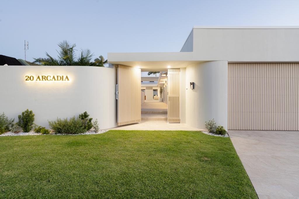 20 Arcadia Dr, Mermaid Waters, QLD 4218
