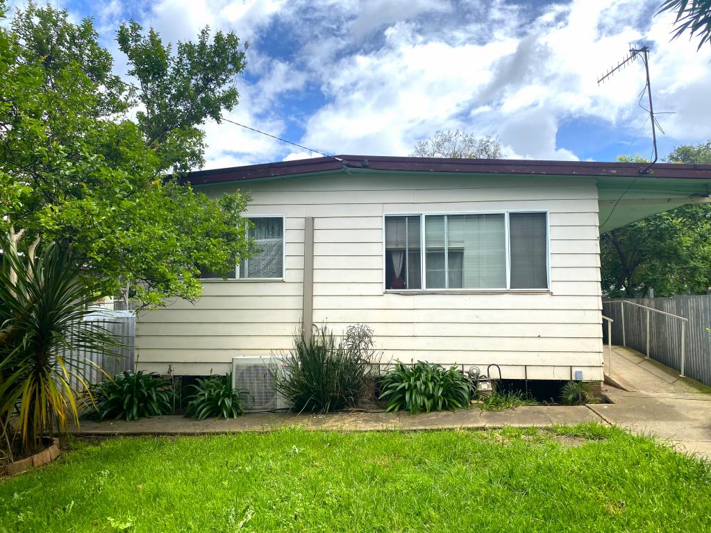 87 Regent St, Junee, NSW 2663