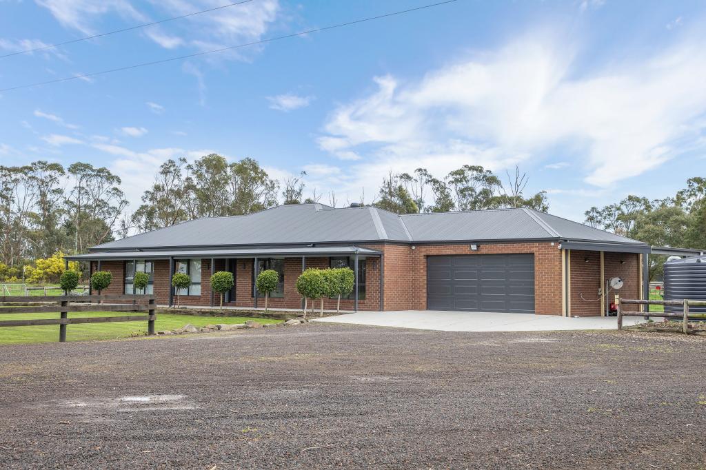 9 Alexanders Rd, Elingamite, VIC 3266