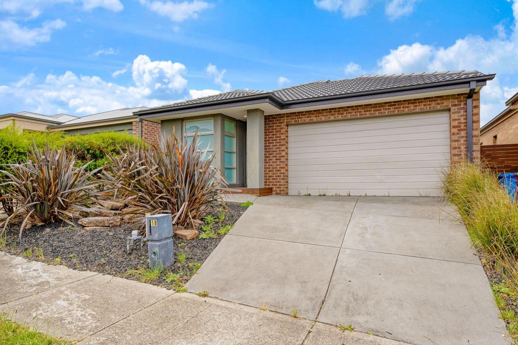 18 Manoora Ave, Clyde North, VIC 3978