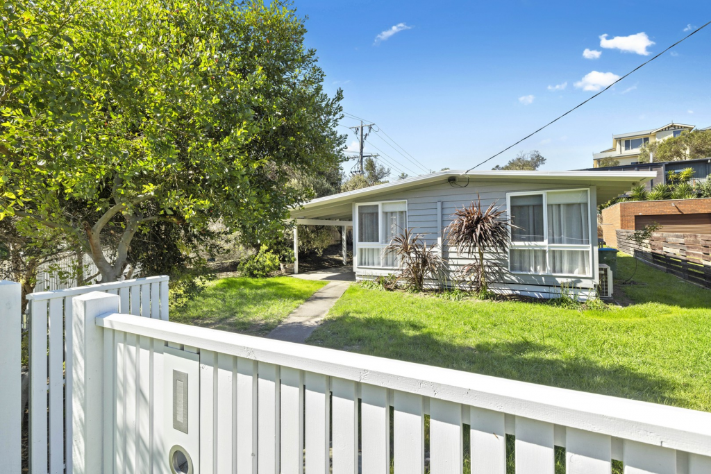 27 Fairhills Dr, Rye, VIC 3941