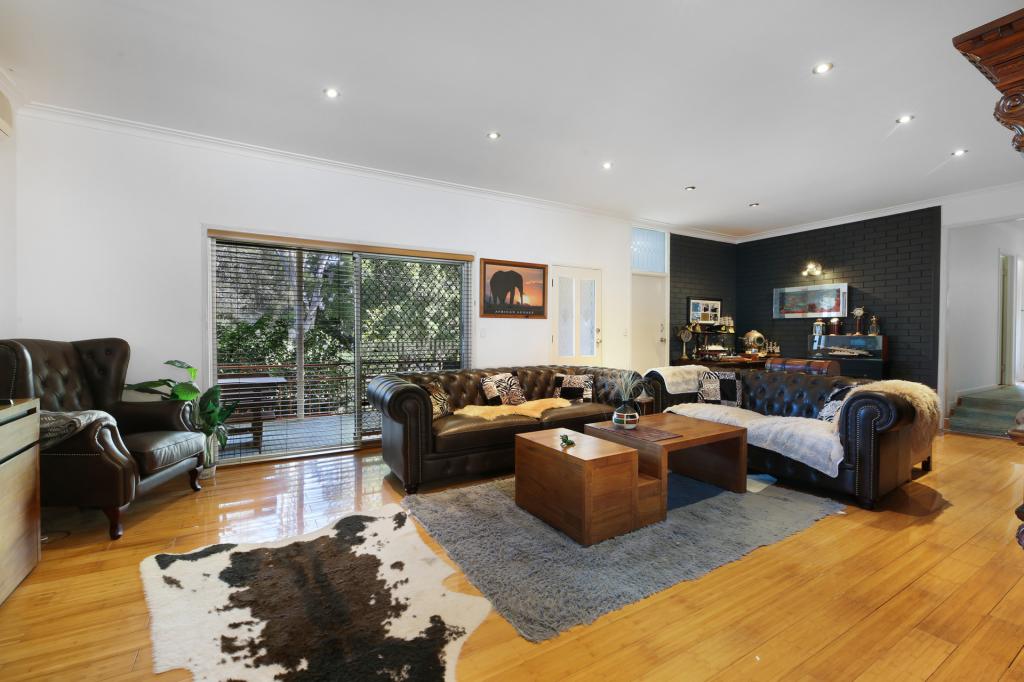36 Nyora St, Southport, QLD 4215