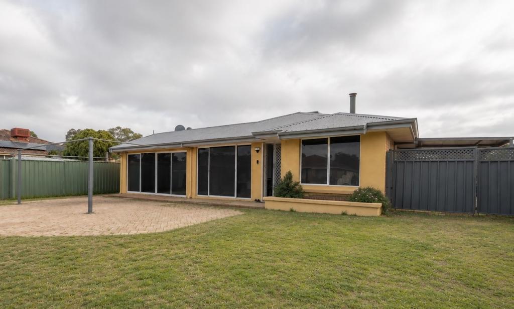 14 Lisbon Way, Seville Grove, WA 6112