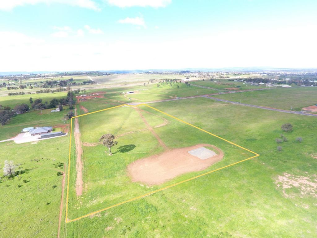 63 Old Pines Rd, Parkes, NSW 2870
