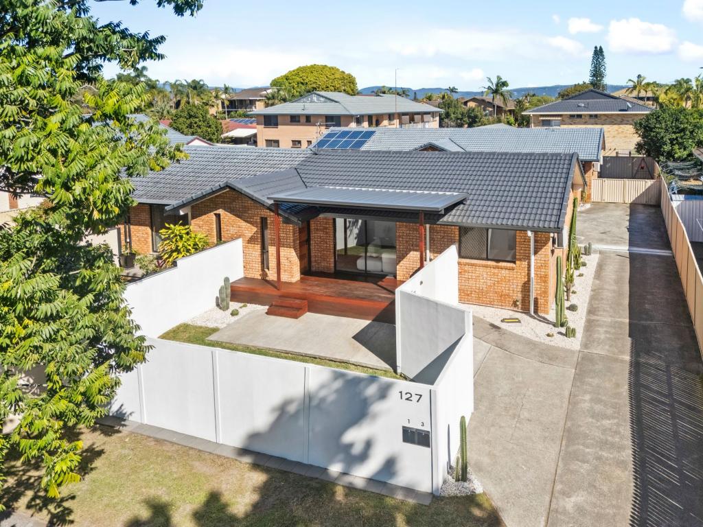 1/127 Sunshine Bvd, Mermaid Waters, QLD 4218