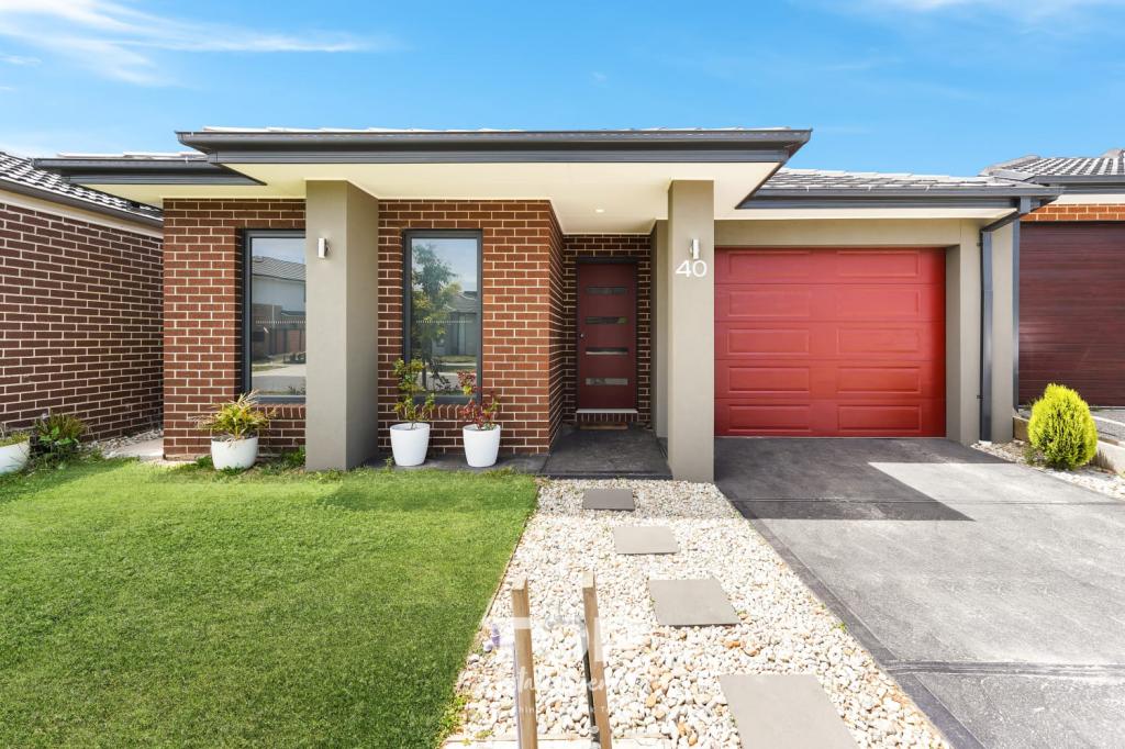 40 Bernardins St, Clyde North, VIC 3978