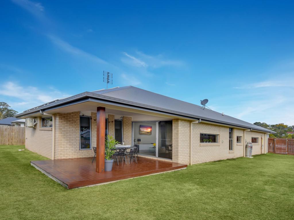 14 Bedford Cct, Coes Creek, QLD 4560