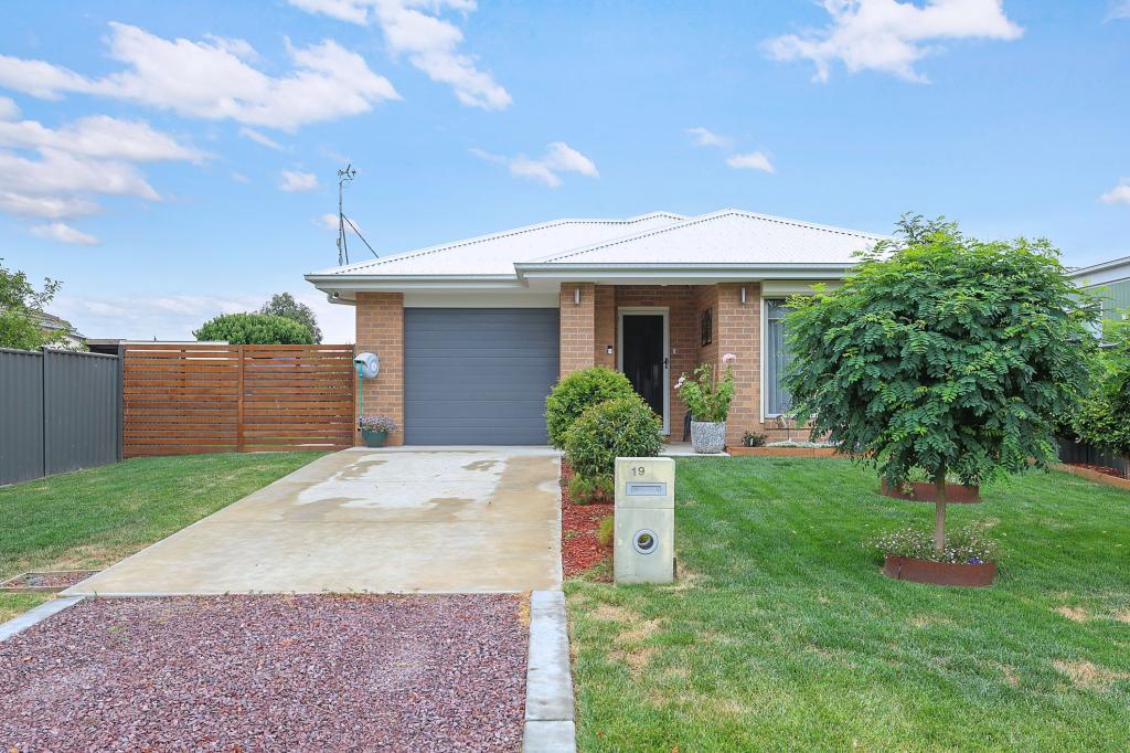 19 Officer St, Mortlake, VIC 3272