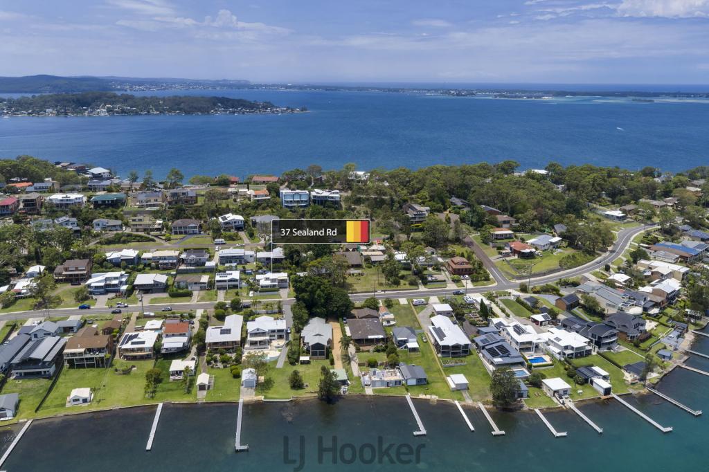 37 SEALAND RD, FISHING POINT, NSW 2283