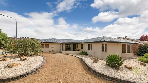 17 Chalker Cct, Banks, ACT 2906
