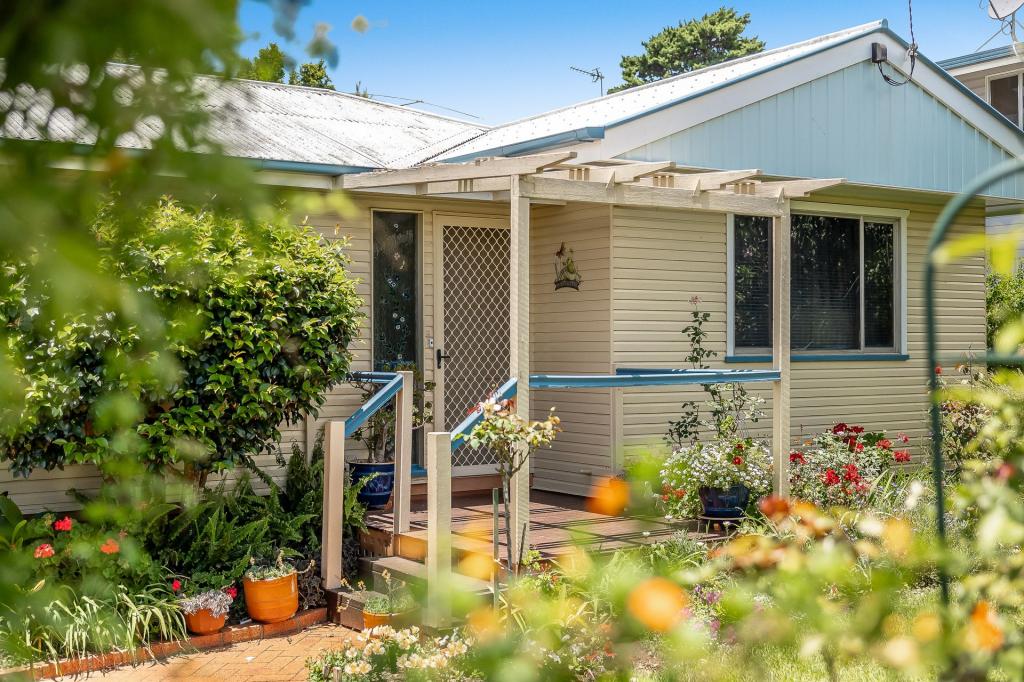 2 Corser St, Centenary Heights, QLD 4350