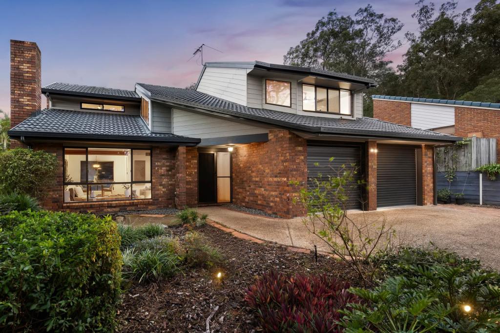19 Farnworth St, Chapel Hill, QLD 4069
