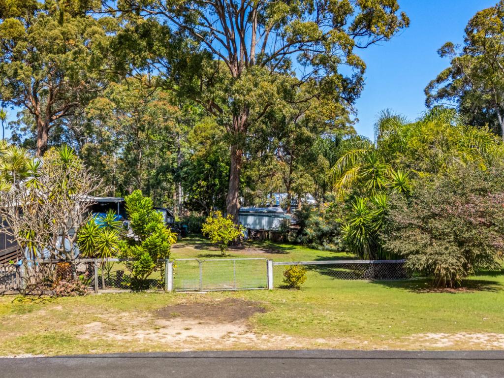 76 Laurel St, Russell Island, QLD 4184