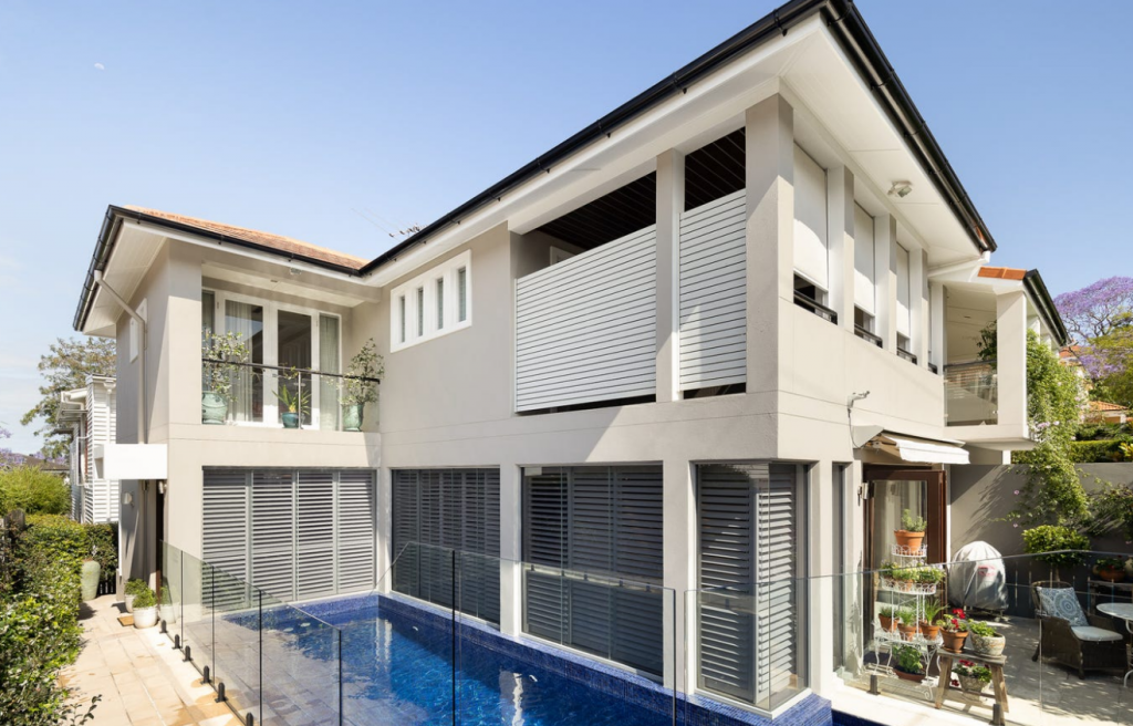 8 BEAUFORT LANE, CLAYFIELD, QLD 4011