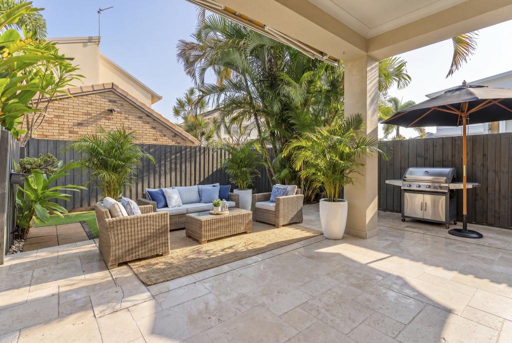 2/6 Deodar Dr, Burleigh Heads, QLD 4220