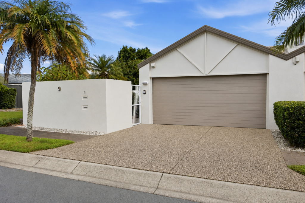 1/9 Dandenong Tce, Robina, QLD 4226