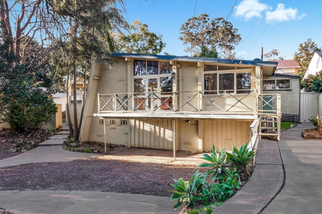 4 Dobson Cres, Baulkham Hills, NSW 2153