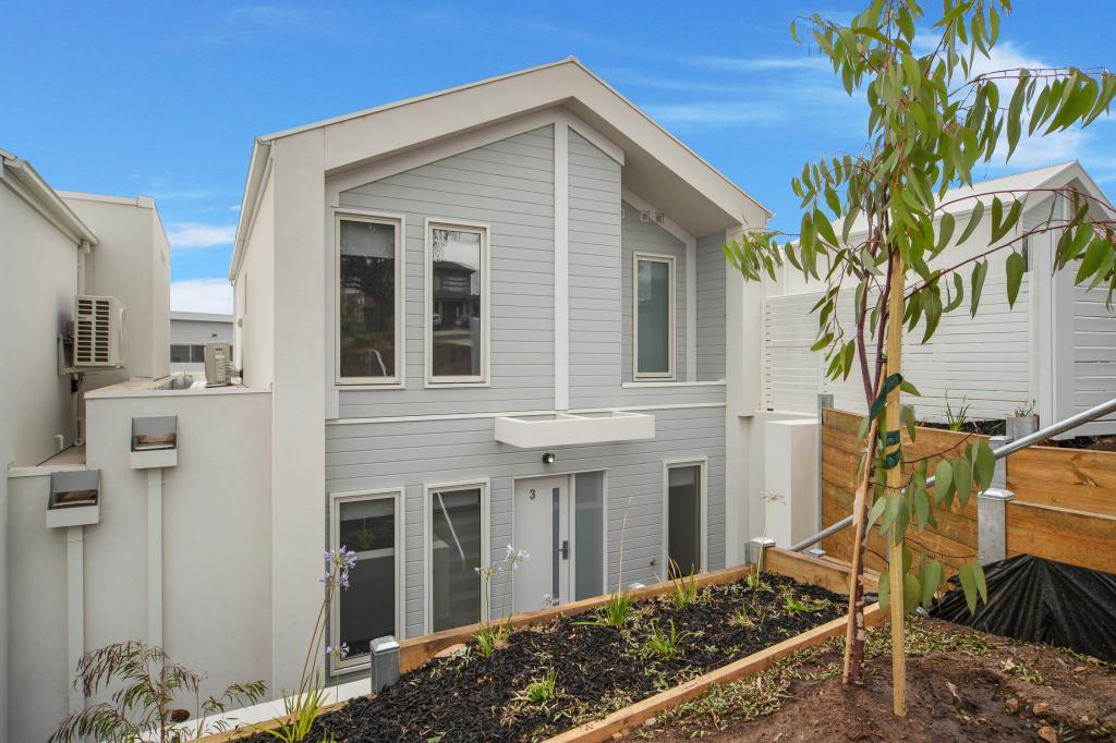 3/11 MITCHELLS LANE, SUNBURY, VIC 3429