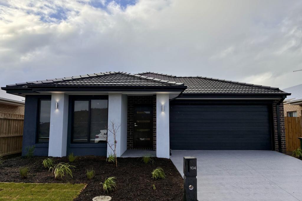 104 Barracouta Dr, Armstrong Creek, VIC 3217