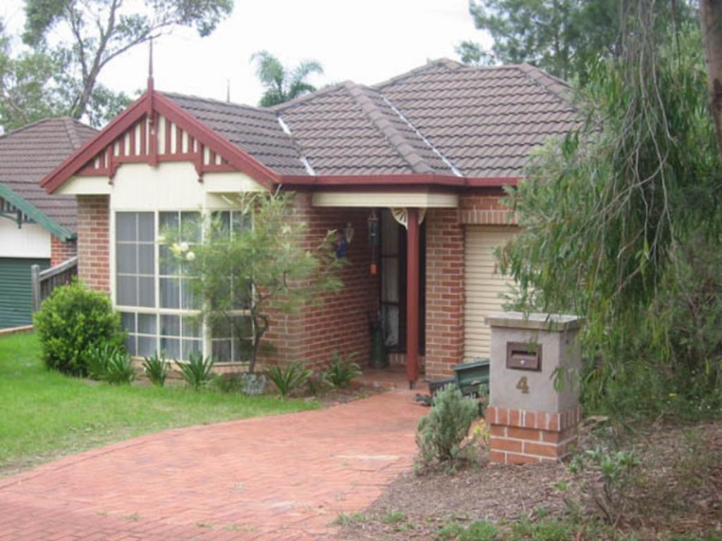 4 Retford Way, Hornsby Heights, NSW 2077