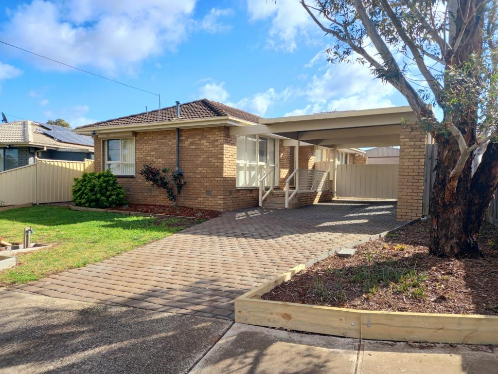 33 Vista Dr, Melton, VIC 3337