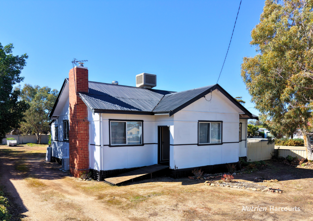 16 Hinckley St, Kellerberrin, WA 6410