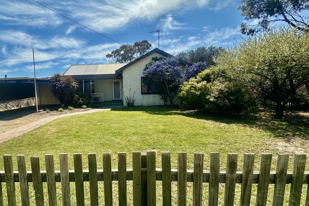 8 Richardson St, Gnowangerup, WA 6335