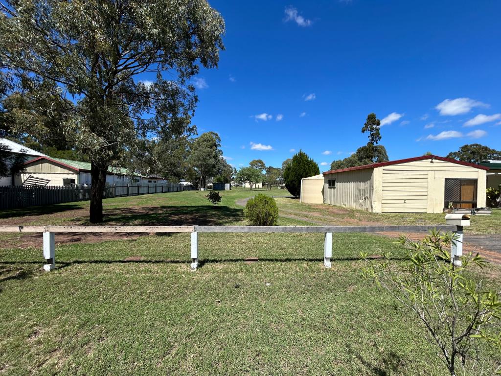 9 Cunliffe St, Oakey, QLD 4401
