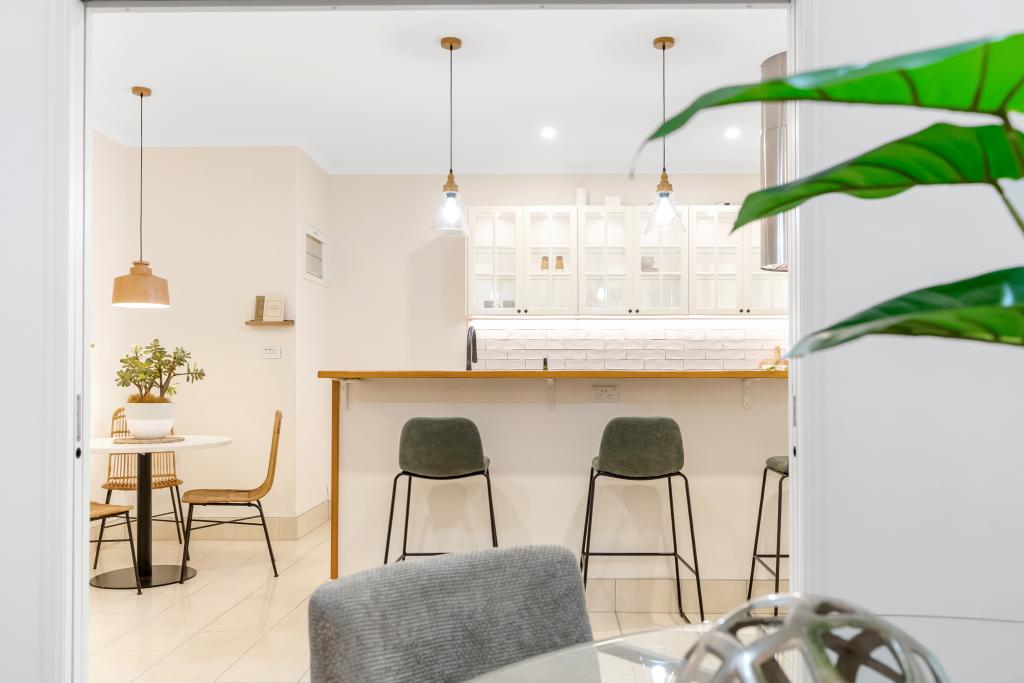 369-371 Mccoombe St, Mooroobool, QLD 4870