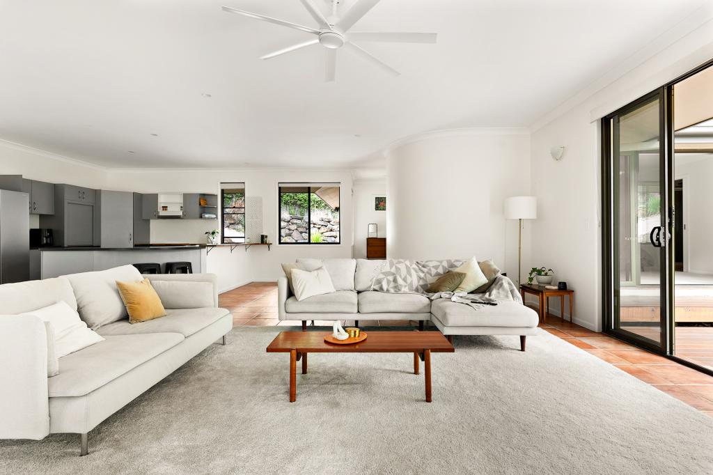 63 Simpsons Rd, Elanora, QLD 4221