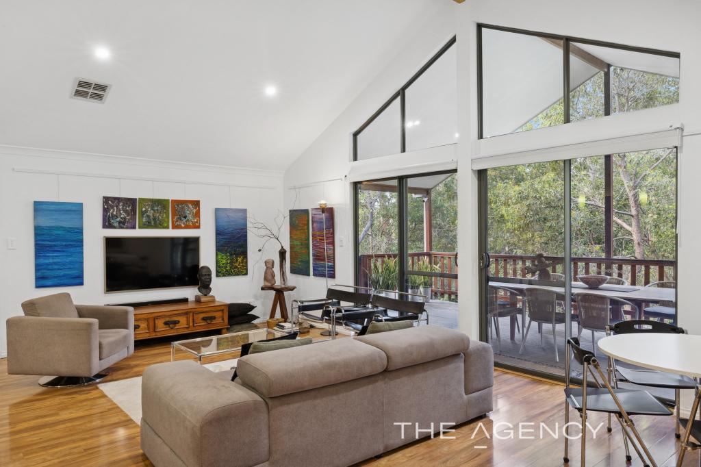 32 Persimmon Pl, Kalamunda, WA 6076