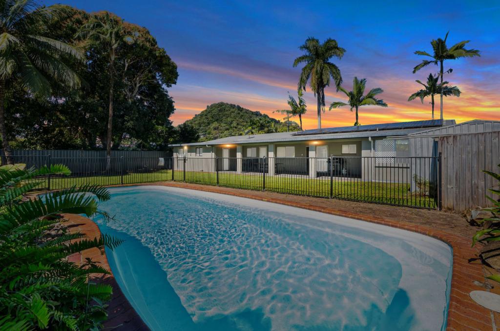 6 Kavieng St, Trinity Beach, QLD 4879