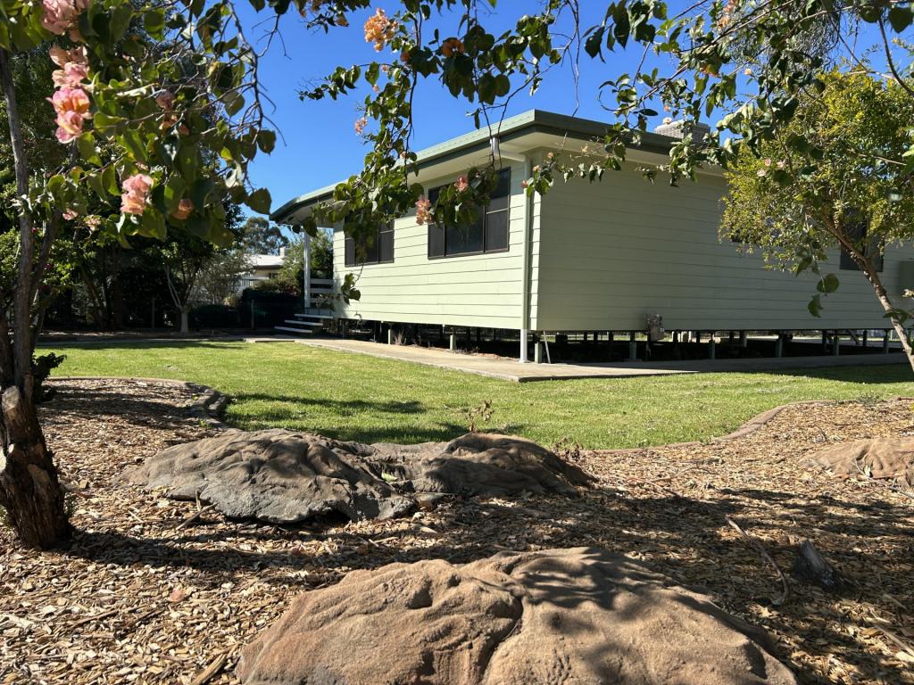 24 Derry St, Roma, QLD 4455