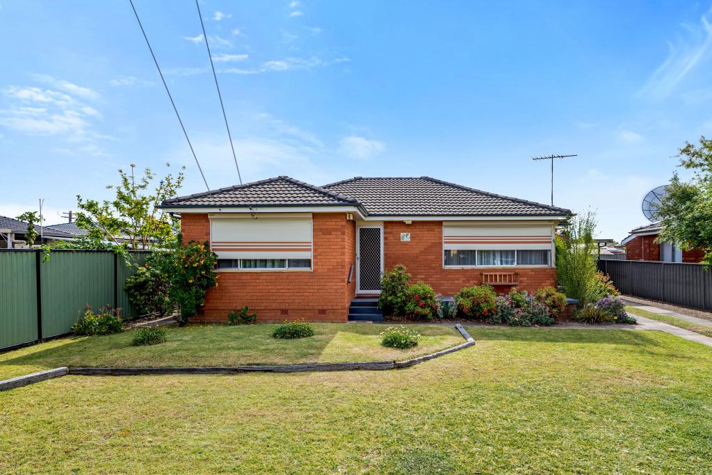 17 Alice St, Macquarie Fields, NSW 2564