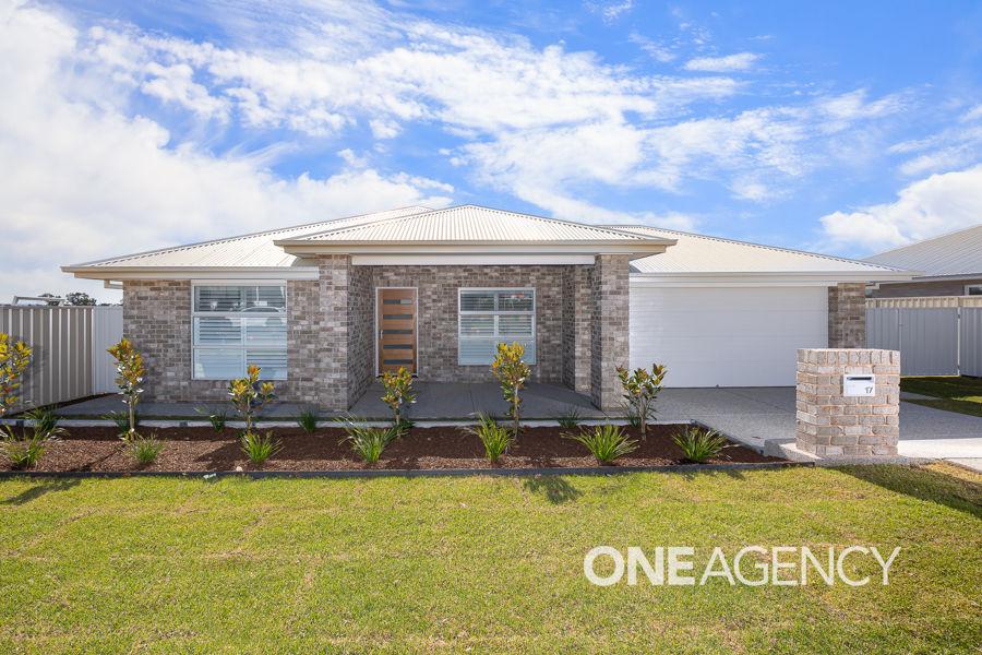17 Lawrence Ave, Gobbagombalin, NSW 2650
