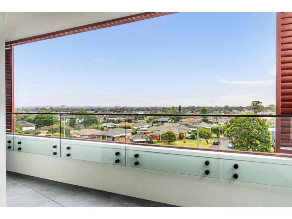 305/32 Mckay Ave, Moorebank, NSW 2170