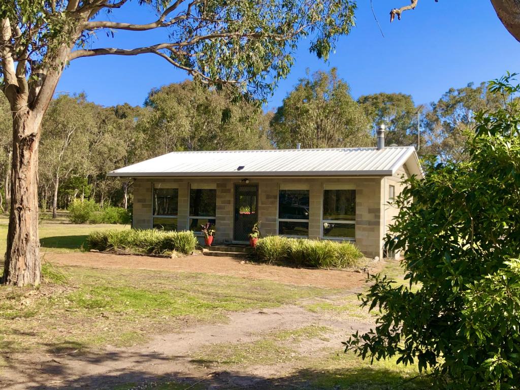 15 Centre Rd, Raymond Island, VIC 3880