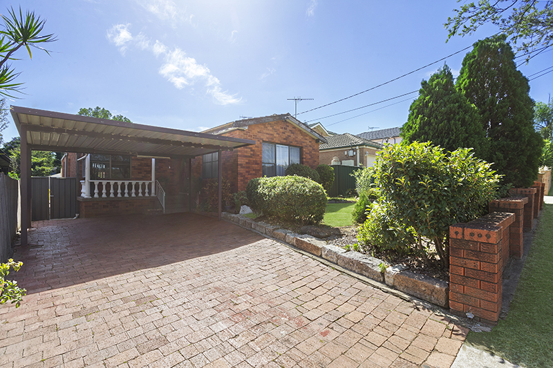 32 Lascelles Ave, Greenacre, NSW 2190