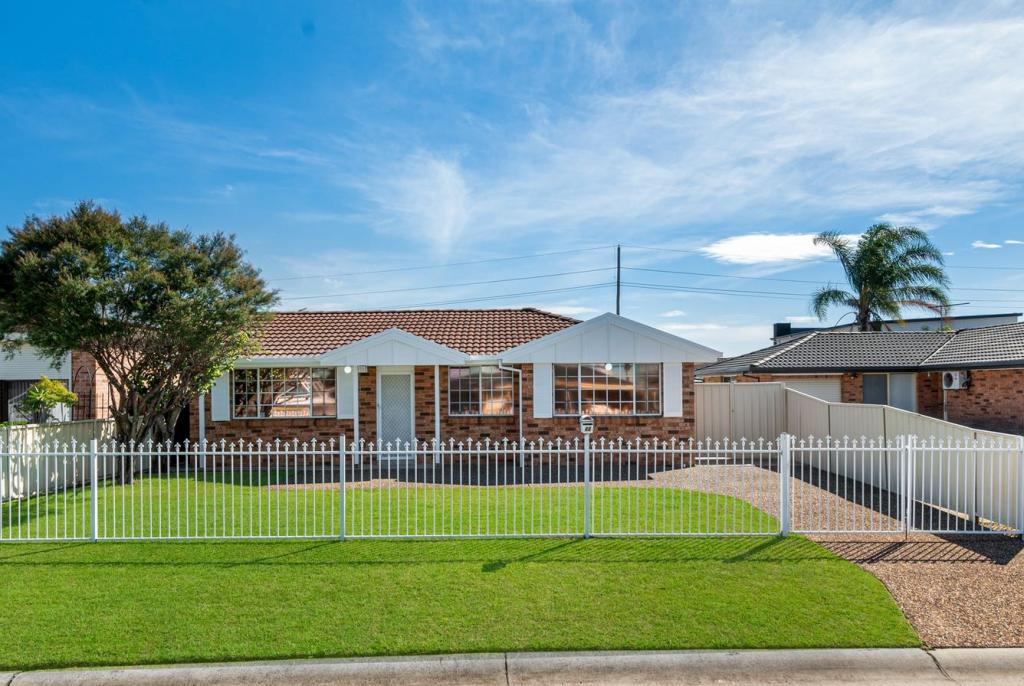 48 Swan Cct, Green Valley, NSW 2168