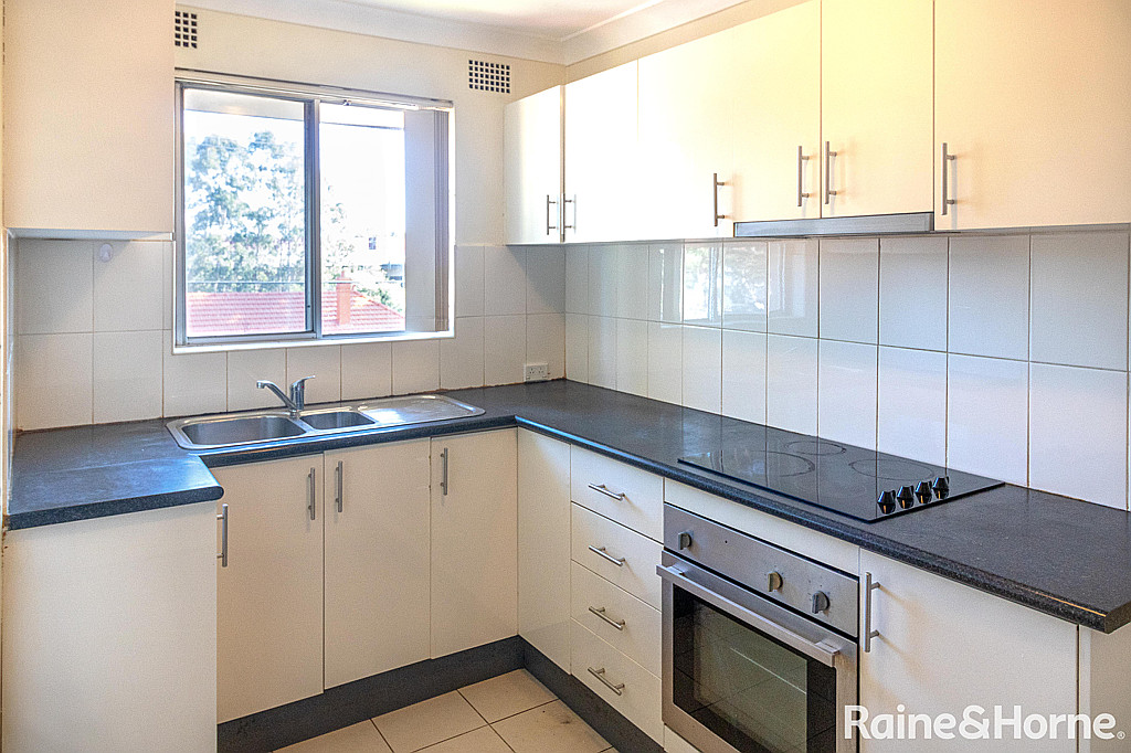 2/17 HARRIS ST, HARRIS PARK, NSW 2150