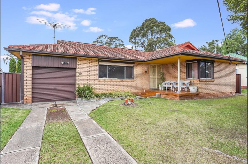 32 Burns Rd, Leumeah, NSW 2560